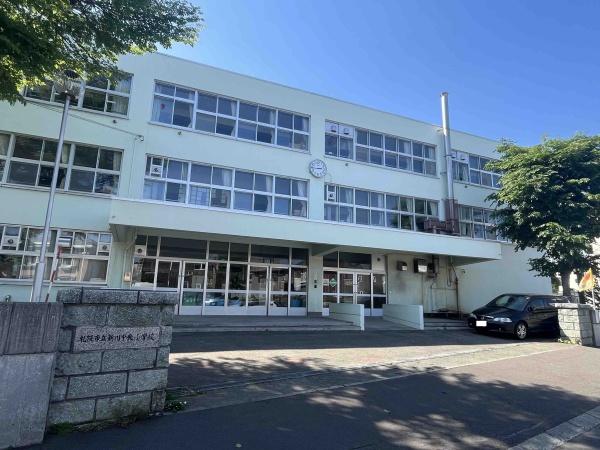 ラピスガーデン新川の小学校画像