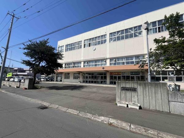 ラピスガーデン新川の中学校画像