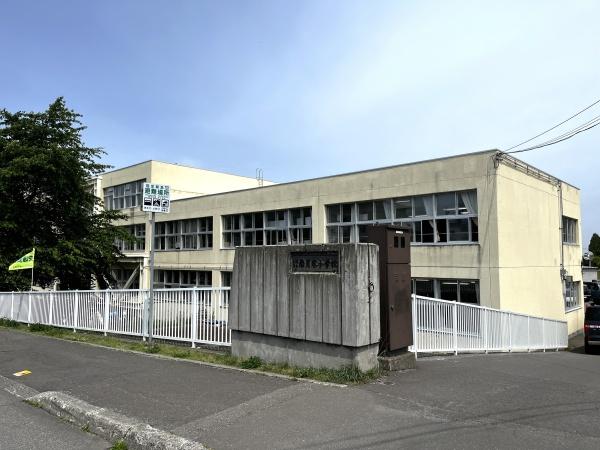 西岡３条２丁目・戸建の小学校画像