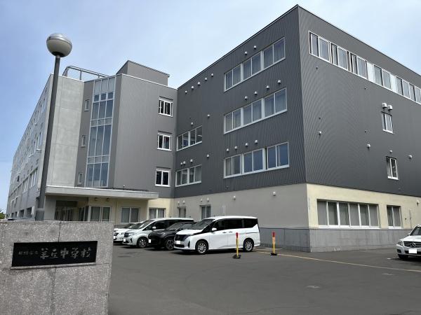 西岡３条２丁目・戸建の中学校画像