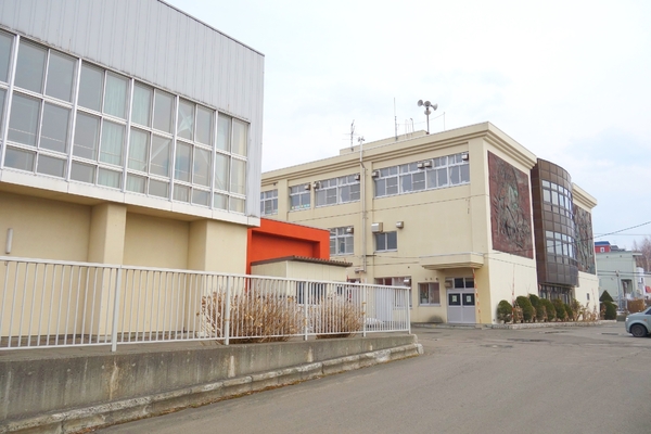 真駒内・土地の中学校画像