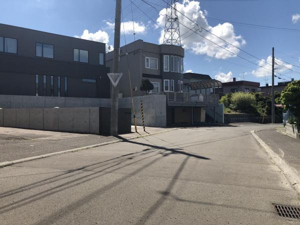 里塚３条３丁目・戸建の前面道路含む現地写真画像