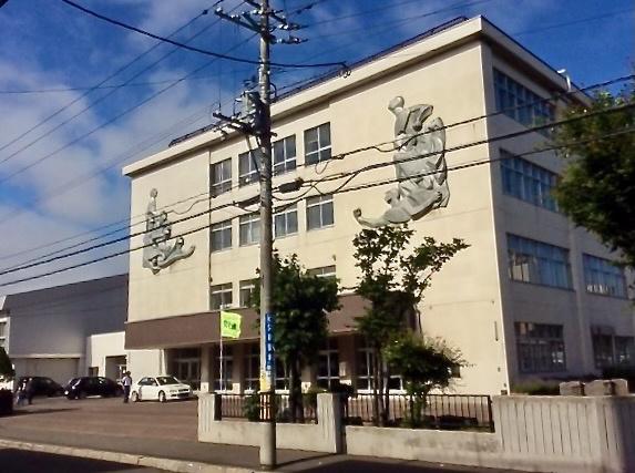 北３７条東９丁目・戸建の中学校画像