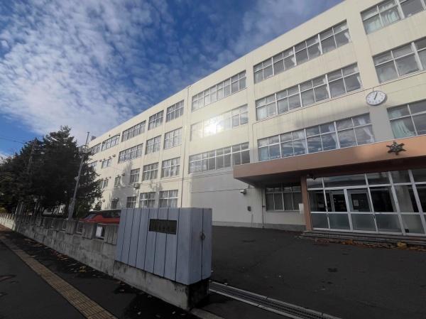 モン・レーブ新道東イーストタワーの中学校画像