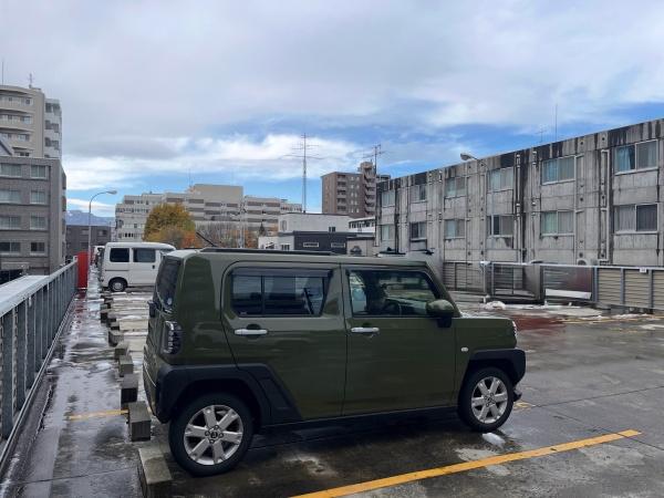 モン・レーブ新道東イーストタワーの駐車場画像