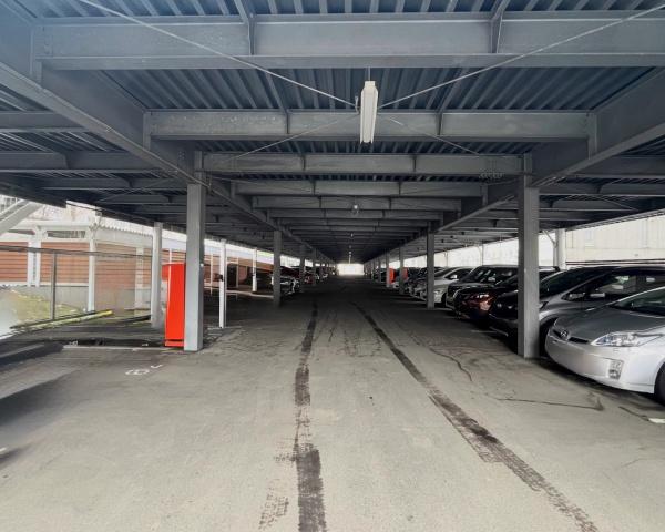 モン・レーブ新道東イーストタワーの駐車場画像