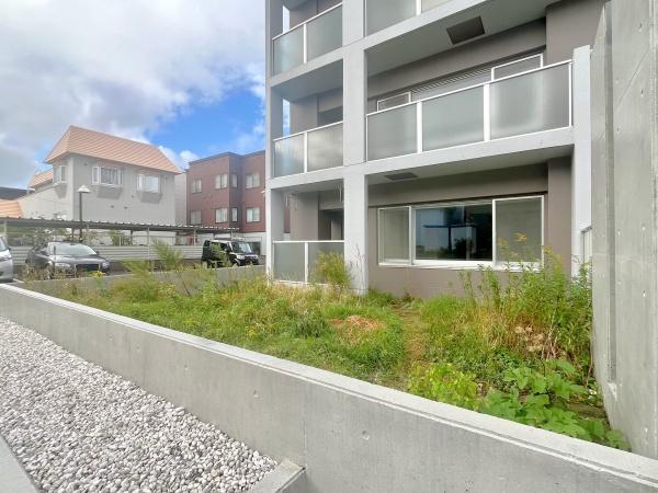 エクセルシオール南郷南の庭画像