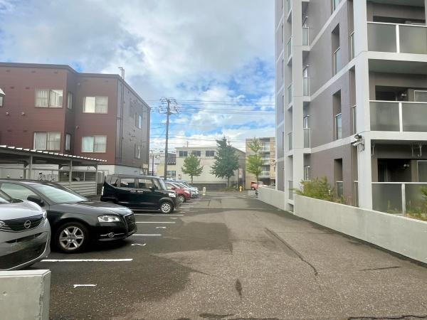 エクセルシオール南郷南の駐車場画像