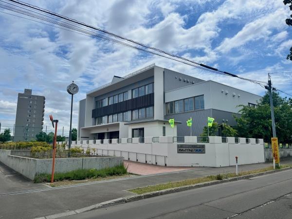 月寒東3条6丁目・戸建の小学校画像