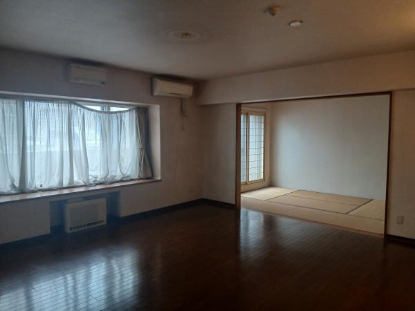 ロイヤルシャトー北円山EAST棟のリビング画像