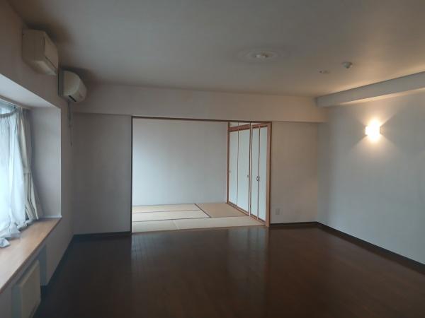 ロイヤルシャトー北円山EAST棟のリビング画像