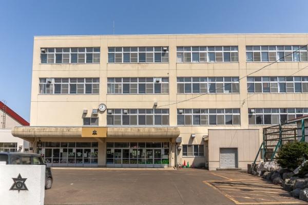 西野4条7丁目 リフォーム履歴のある戸建の小学校画像