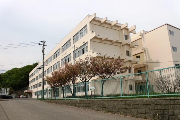 西野4条7丁目 リフォーム履歴のある戸建の中学校画像