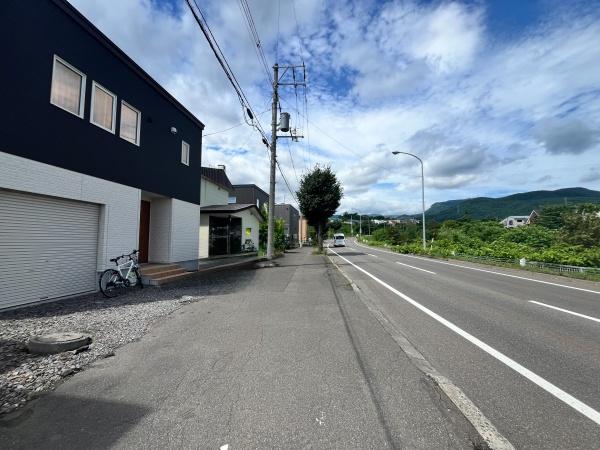 札幌市西区福井２丁目の中古一戸建の前面道路含む現地写真画像