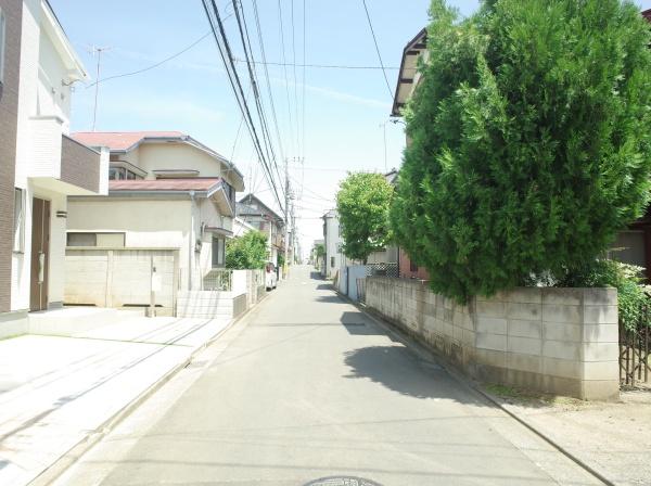 小平市仲町の新築一戸建の前面道路含む現地写真画像
