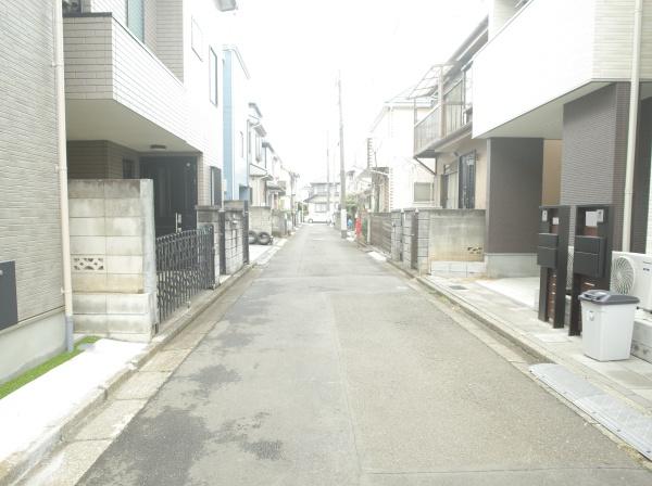 小平市小川町１丁目の新築一戸建の前面道路含む現地写真画像