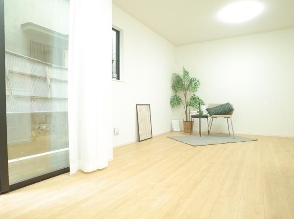 小平市小川町１丁目の新築一戸建のリビング画像