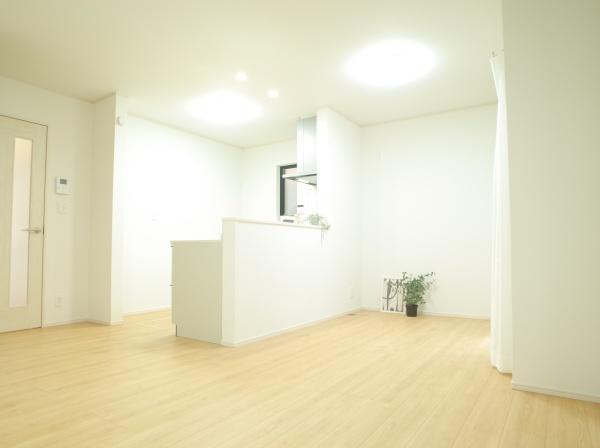 小平市小川町１丁目の新築一戸建のキッチン画像