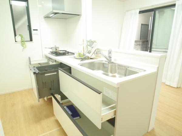 小平市小川町１丁目の新築一戸建のキッチン画像
