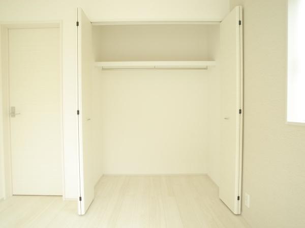 東村山市富士見町３丁目の新築一戸建の収納画像