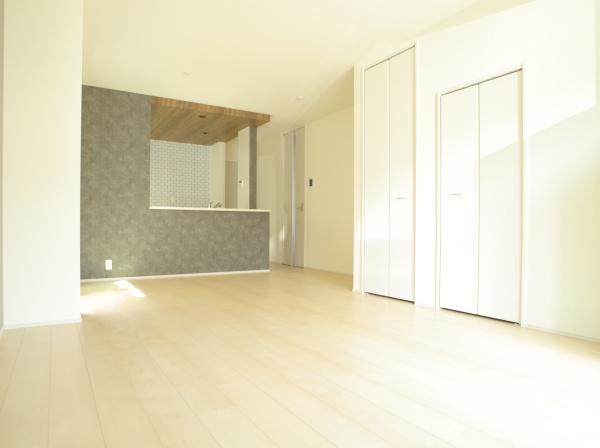 小平市小川東町５丁目の新築一戸建のリビング画像