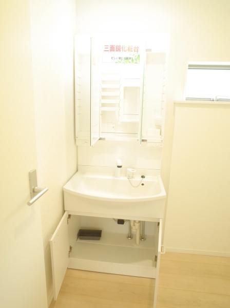 小平市上水新町２丁目の新築一戸建の洗面台・洗面所画像