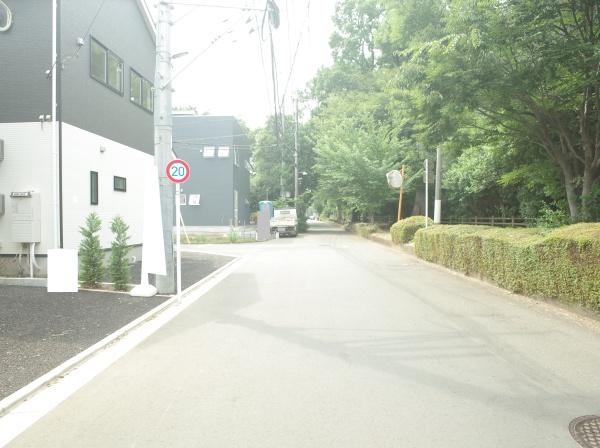 小平市上水新町２丁目の新築一戸建の前面道路含む現地写真画像