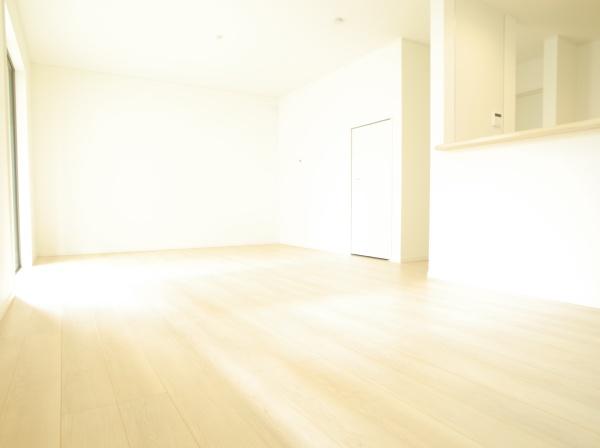 小平市上水新町２丁目の新築一戸建のリビング画像