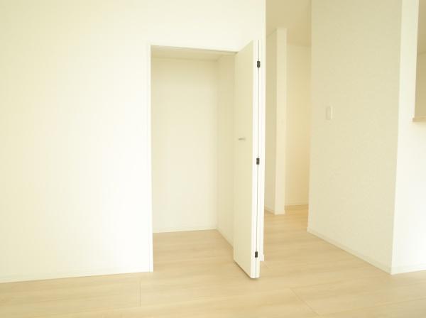 小平市上水新町２丁目の新築一戸建のリビング画像