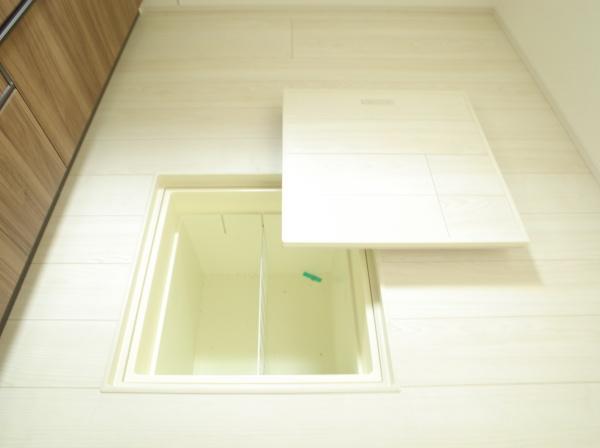 小平市仲町の新築一戸建のキッチン画像