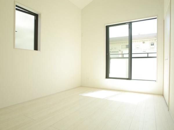 小平市仲町の新築一戸建の洋室画像