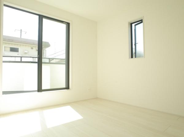 小平市仲町の新築一戸建の洋室画像