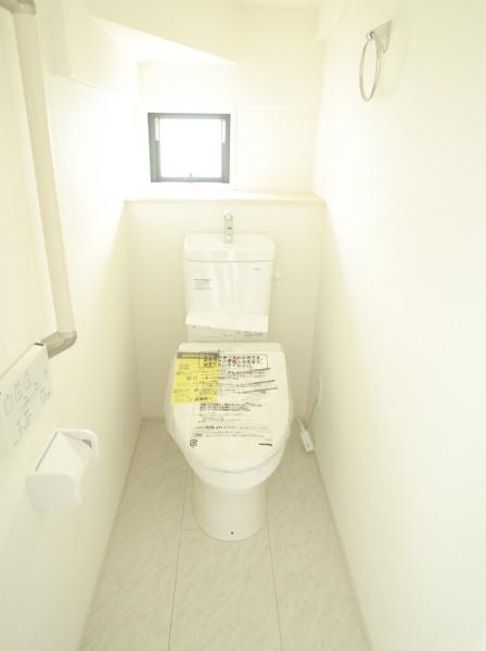 小平市仲町の新築一戸建のトイレ画像