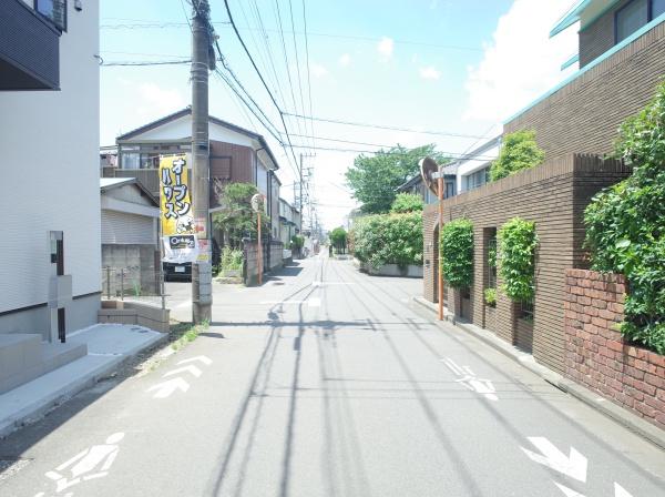 小平市仲町の新築一戸建の前面道路含む現地写真画像