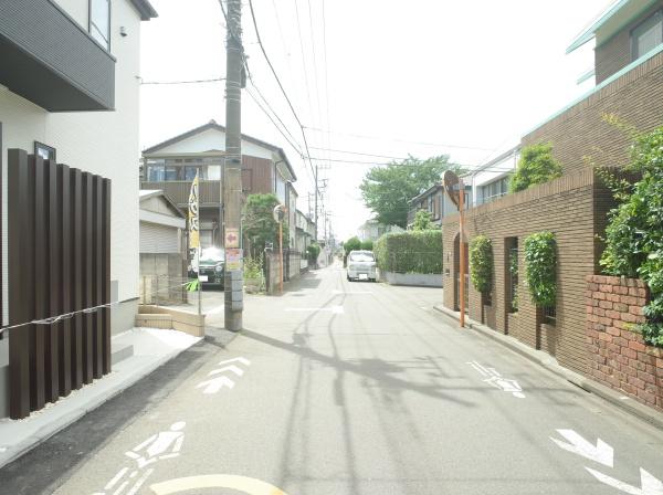 小平市仲町の新築一戸建の前面道路含む現地写真画像