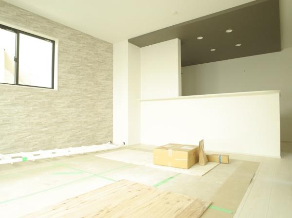 小平市仲町の新築一戸建のリビング画像