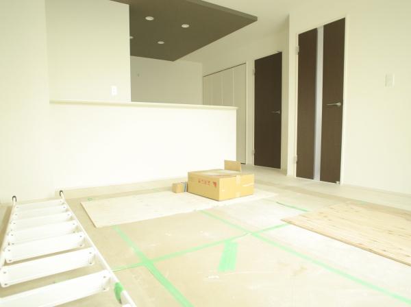 小平市仲町の新築一戸建のリビング画像