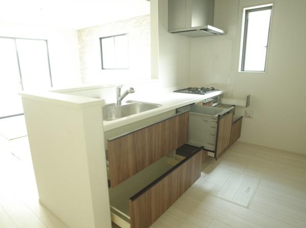 小平市仲町の新築一戸建のキッチン画像