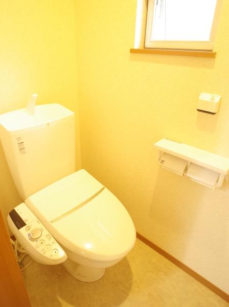 小平市小川町１丁目の中古一戸建のトイレ画像