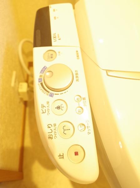小平市小川町１丁目の中古一戸建のトイレ画像