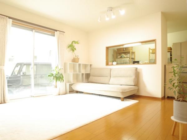 小平市小川町１丁目の中古一戸建のリビング画像