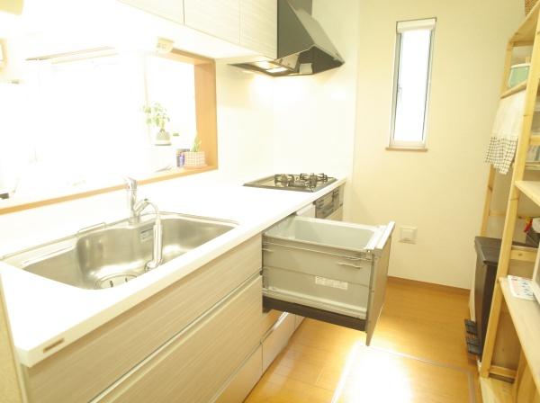 小平市小川町１丁目の中古一戸建のキッチン画像