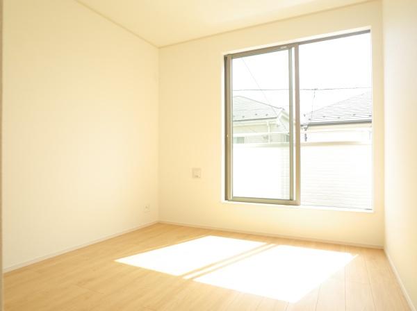小平市小川東町の新築一戸建の洋室画像