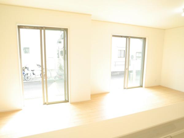 小平市小川東町の新築一戸建のリビング画像