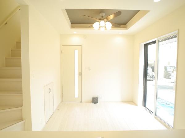 小平市上水本町６丁目の新築一戸建のリビング画像