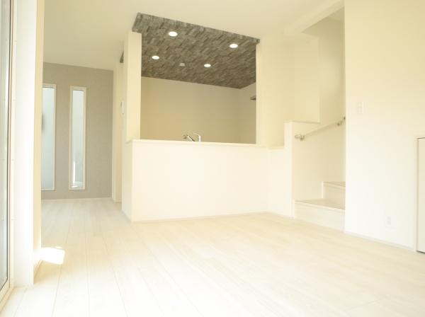 小平市上水本町６丁目の新築一戸建のリビング画像