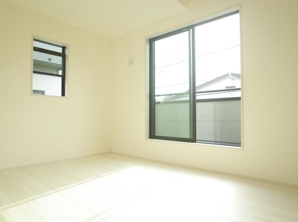 小平市仲町の新築一戸建の洋室画像