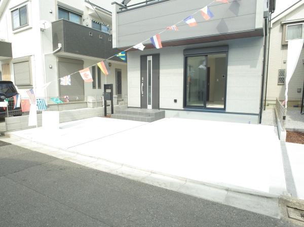 小平市仲町の新築一戸建の駐車場画像