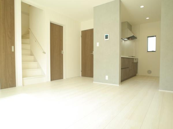小平市仲町の新築一戸建のリビング画像