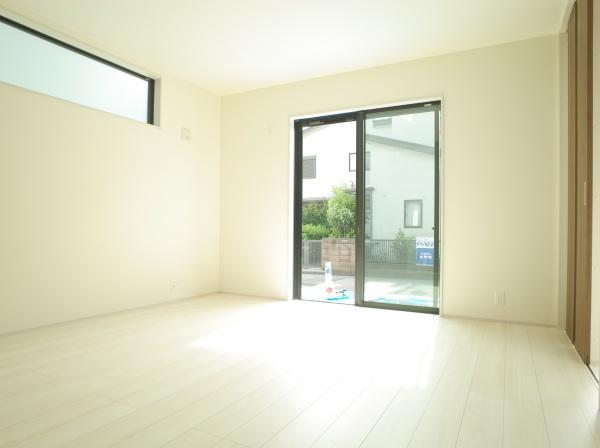 小平市仲町の新築一戸建のリビング画像